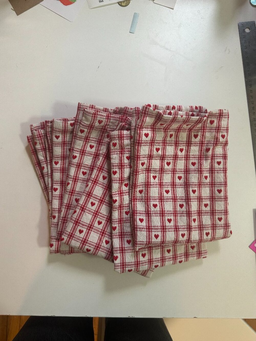 STOREHOUSE Valentine's Day RED Heart Holiday Cloth NAPKINS Love 17 x 18 NEW